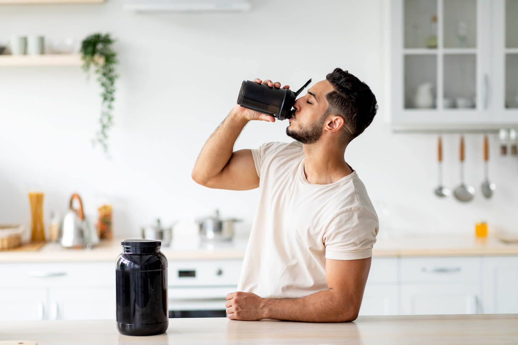 Why Meal Replacement Shakes are Becoming a Favorite Among Fitness Enthusiasts